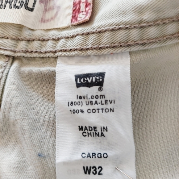 Levi's Mens Squad Cargo Shorts Size 32 Khaki Double Flap Back Pockets Hiking - Picture 15 of 16